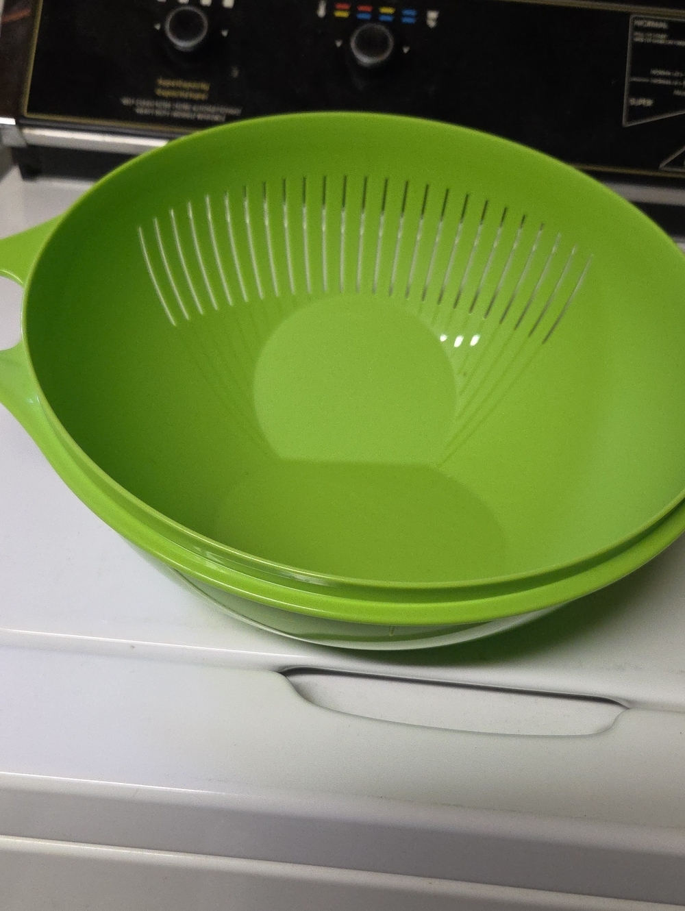 Tupperware Lime Green Colander and Mixing Bowl Set